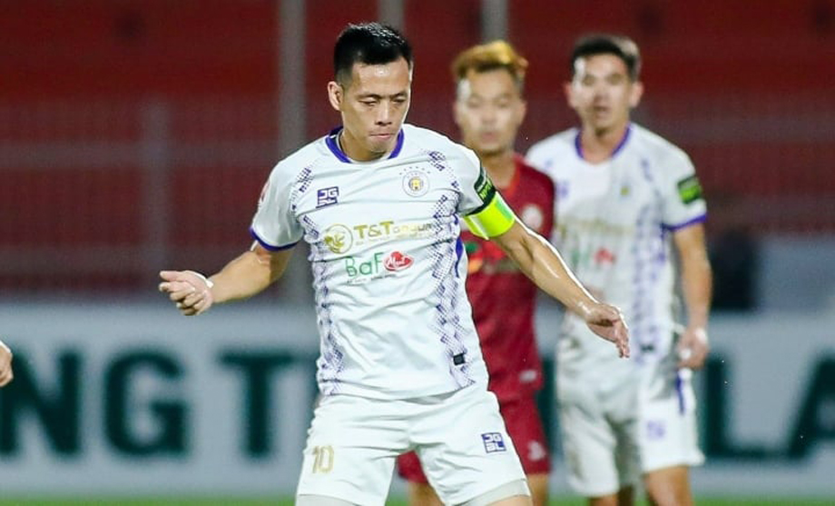 Tiền đạo Văn Quyết của CLB Hà Nội bị treo giò 8 trận. 